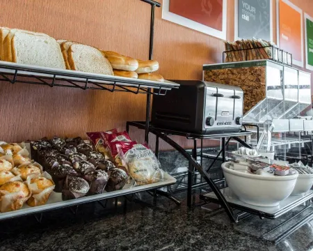 Comfort Inn & Suites Lumberton Central I-95