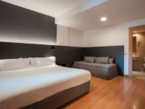 Sancho Ramirez Hotels near Tramontana