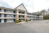 Motel 6 Columbus, GA Columbus Airport - parking