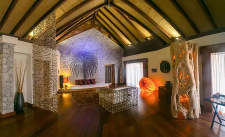 Le Domaine de L Orangeraie Resort et Spa Отели рядом с достопримечательностью «Фелисите»