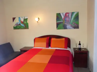 La Casa Amarilla Hotel a 
