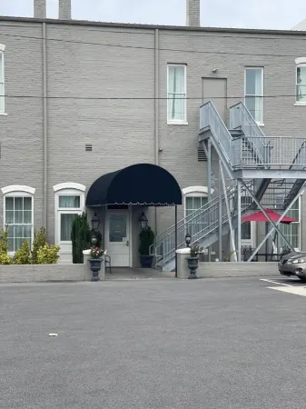 Meadows Hotel Отели в г. Мартин