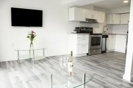 Bowmanville Marina Inn & Suites Отели рядом с достопримечательностью «Ганараска Форест»