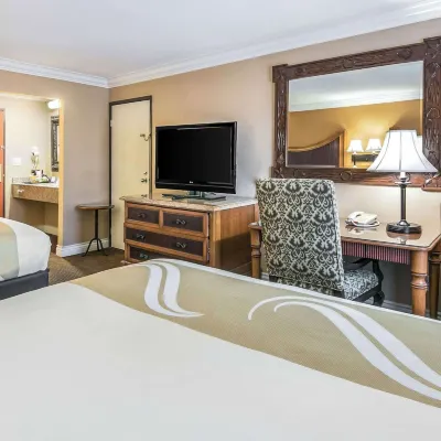 Quality Inn & Suites Atlanta Airport South Hotels near Old National Discount Mall