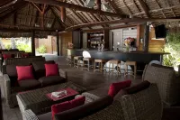 Oure Lodge Beach Resort - С баром