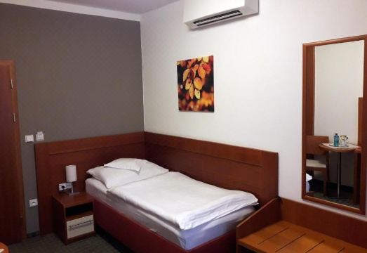 2. 호텔 카타레인..