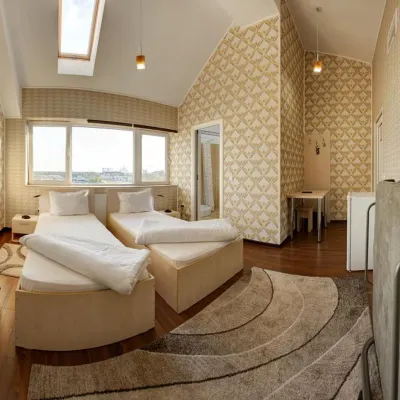 Hotel la Gil Hotels near Victoria Park