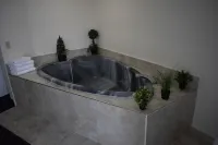 Breakers Resort - Lakeside - Hot Tub
