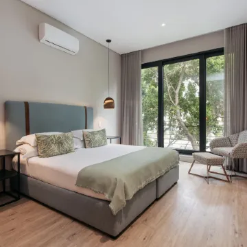 The Tree House Boutique Hotel by the Living Journey Collection Отели рядом с достопримечательностью «Гринпойнт»