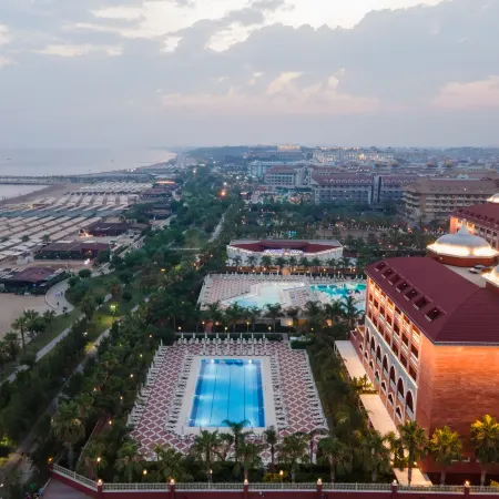 Royal Taj Mahal Hotel