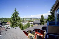 Comfort and Grace Perched on Queen Anne Hill - Bungalows