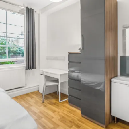 Bowden Court (Notting Hill) Отели рядом с достопримечательностью «Стадион «Лофтус Роуд»»