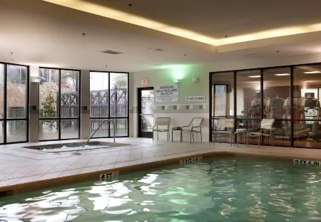 Courtyard Denton Отели рядом с достопримечательностью «Парк Игл Пасс»