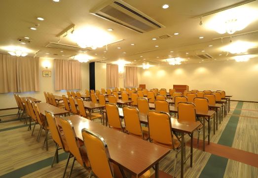 트램 정류장 인근 풍경