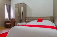 RedDoorz Plus Near Ipdn Hotels in Jatinangor