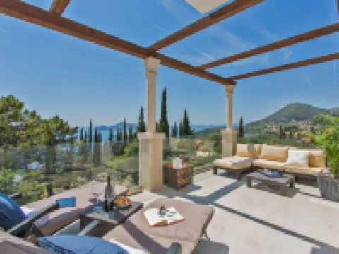 Luxury Villa Dolce Vita with Pool Hotels in Orasac