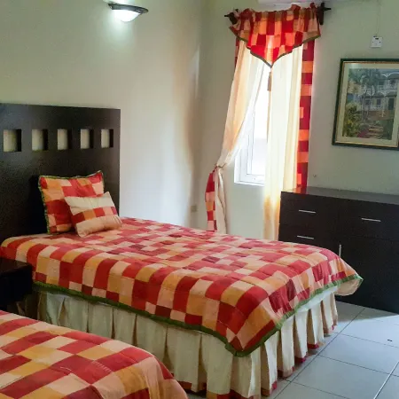 2 Bed Apt with Balcony at Runaway Bay