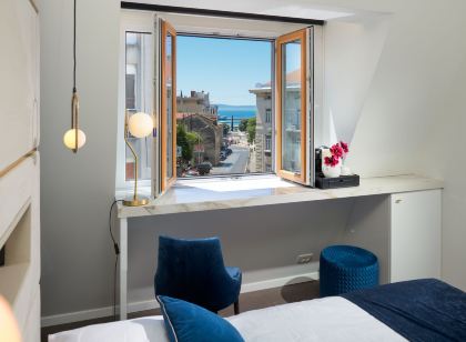 Flos Luxury Rooms