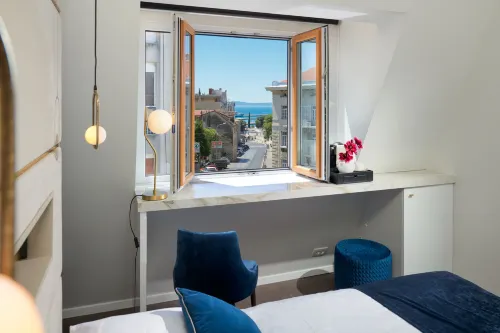 Flos Luxury Rooms
