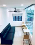 Luna Stay by Yolodge Hotels in Padang Cina