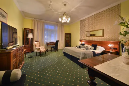 City Hotel Morris Отели в г. Яблонне-в-Подьештеди