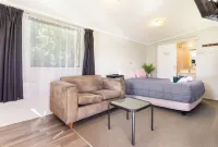 Port Waikato Holiday Park Hotels in Waikaretu