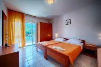 Apartments Malo Lago Hotels in Pasadur