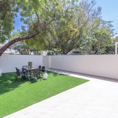 Vogue | Springs Villa Emirates Hills Close to Mall of the Emirates | Ski Dubai