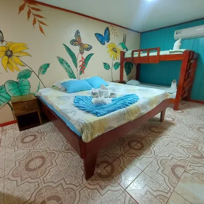 Hotel Gitana Corcovado, y Tour Operador فنادق في Bahia drake