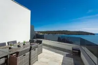 Luxury Apartment Anto with Sea View and Balcony - 4-Star