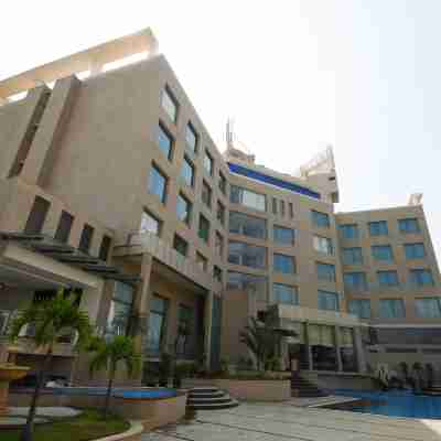 Grand Estancia Salem Hotel Exterior