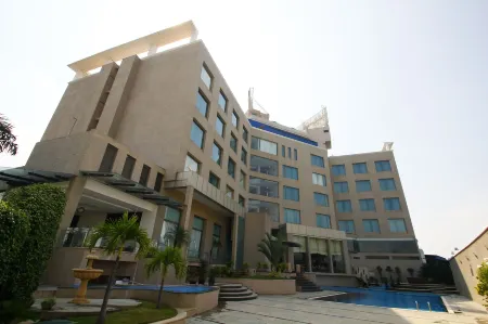 Grand Estancia Salem