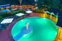 Dolphin Suites - Pool