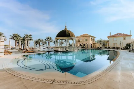 Wellness Santa Hotel - Adults Plus12 Отели рядом с достопримечательностью «Perea Beach»