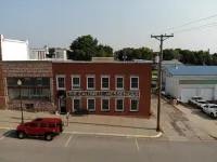 Caldwell Messenger Suites - parking