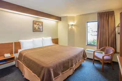 Travelodge by Wyndham Fort Myers Airport Hotels near Southwest Florida International Airport