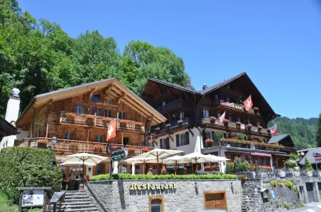 Boutique Hotel Beau-Séjour & Spa Superior Отели в г. Шампери