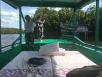 Houseboat Bee Kelotok Hotel di Kabupaten Kotawaringin Barat