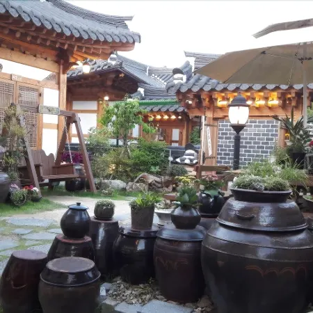 The Mumum Guesthouse Отели рядом с достопримечательностью «Музей королевских портретов»