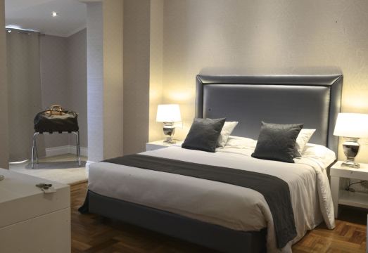 깨끗하고 모던한 객실