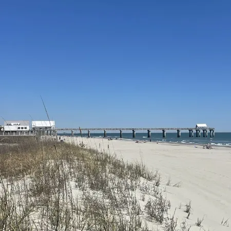 Charming 2-bedroom cottage near downtown Surfside Beach. Quick walk to the beach