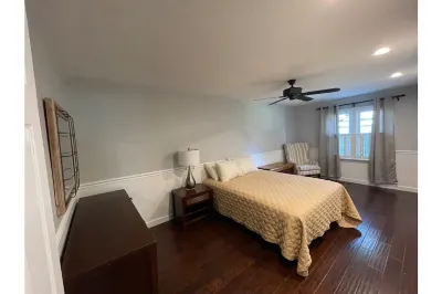 Cheerful 3 Bedroom Cottage Getaway w/ Lake Access