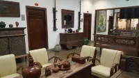 Sultan Guesthouse Hotels in Pagerwojo