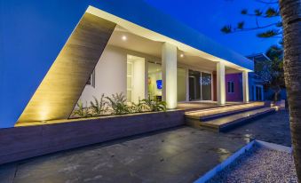 Boca Catalina Modern Villa
