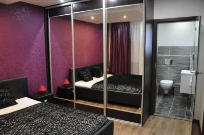 아파르트마니 사리스  호텔