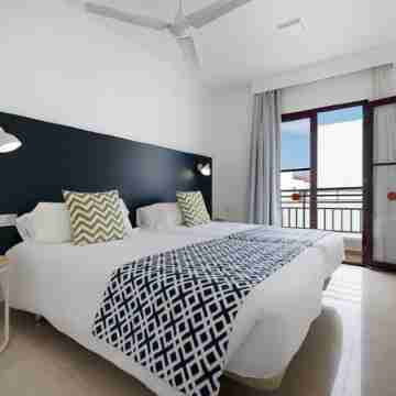 Broncemar Beach Suites Rooms