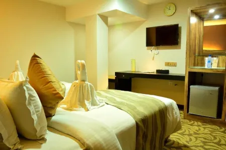 Pearl City Hotel Отели рядом с достопримечательностью «Java Institute For Advanced Technology»