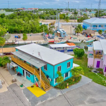 Captain Pip's Marina & Hideaway