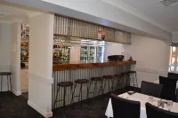 Bushman's Motor Inn - bar