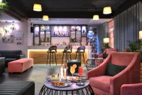Golden Tulip Agra - bar